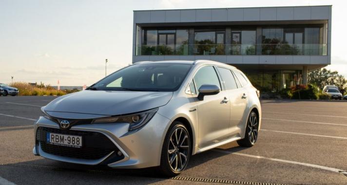 Nem politikai választás - Toyota Corolla Touring Sports 2.0 hibrid